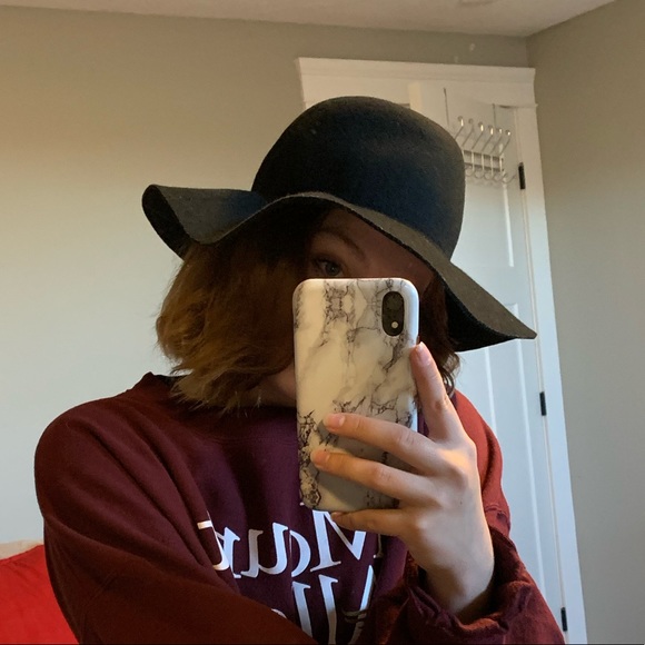 Wool Hat 🍁🍂 - Picture 2 of 3